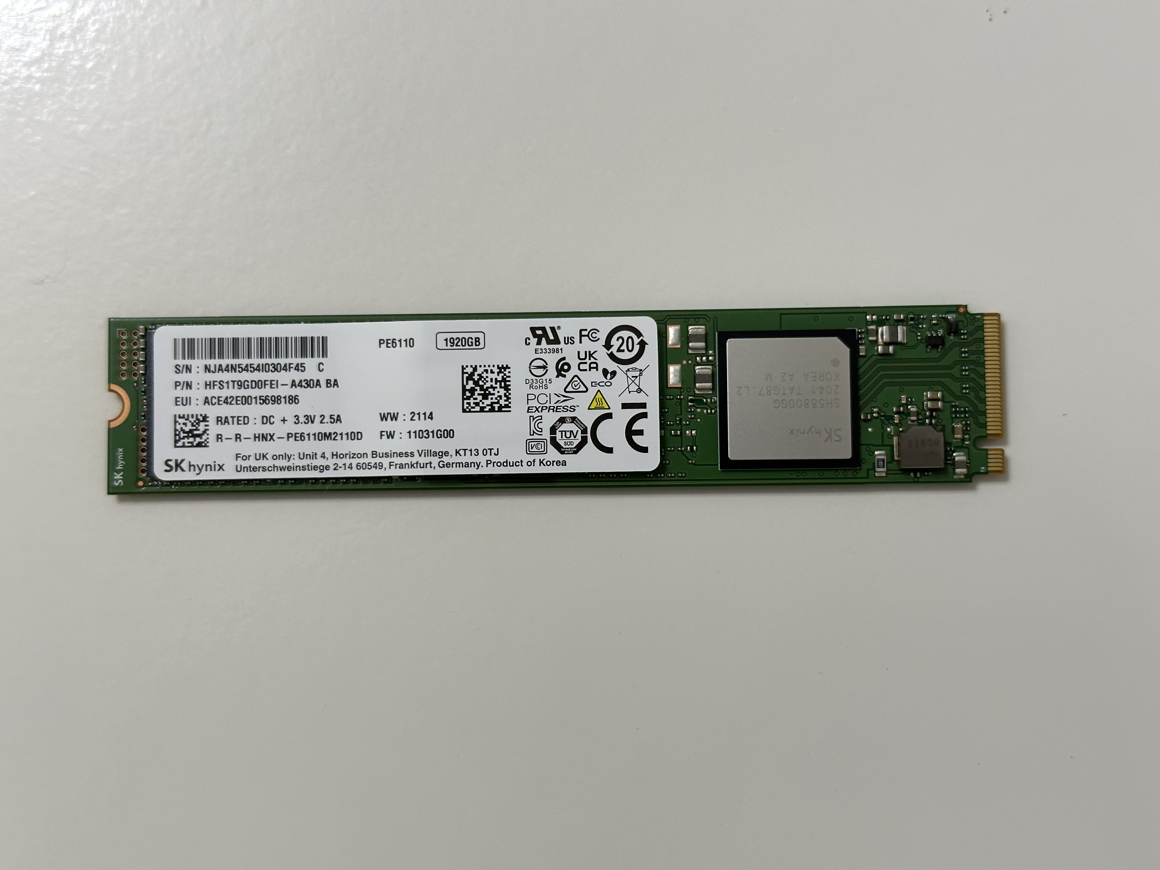 Front: Controller and NAND flash chips under the label